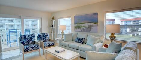 Condo, 2 habitaciones | Área de sala de estar