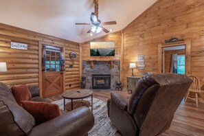 Living area - Er37 - Hi-bear-nate Great Location..close To Town 1 Bedroom Cabin by RedAwning (Pigeon Forge)