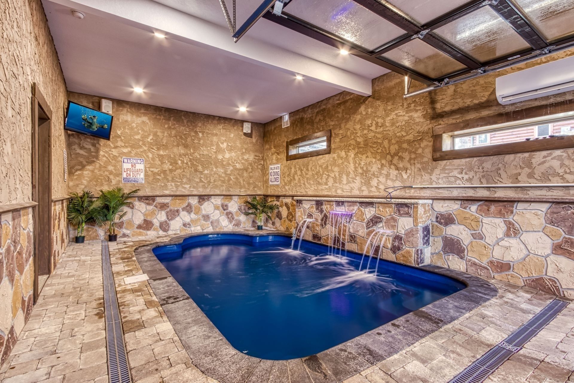Chalet rustique, 3 chambres | Piscine | Piscine intérieure, piscine chauffée