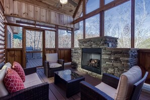 Cabin, 3 Bedrooms | Living room