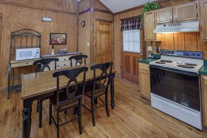 Cabin, 2 Bedrooms | Private kitchen