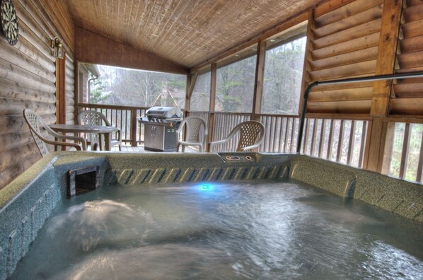 Cabin, 2 Bedrooms | BBQ/picnic Area - Er31 - Grandma And Granpaws Place - Great Location - Close To Parkway In Pf 2 Bedroom Cabin by RedAwning (Pigeon Forge)