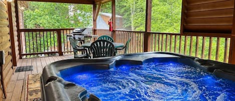 Cabane, 2 chambres | Bain à remous extérieur