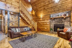 Interior - Gatlinburg Enchantment - 3br - 3ba Sleeps 10! 3 Bedroom Cabin (Gatlinburg)