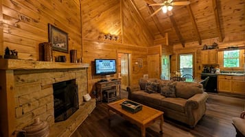 Cabin, 2 Bedrooms | Living area