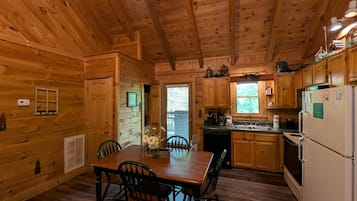 Cabin, 2 Bedrooms | Private kitchen | Fridge, oven, coffee/tea maker, toaster
