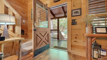 Cabin, 5 Bedrooms | Interior