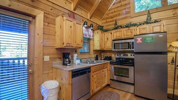 Cabin, 2 Bedrooms | Private kitchen | Fridge, oven, coffee/tea maker, toaster