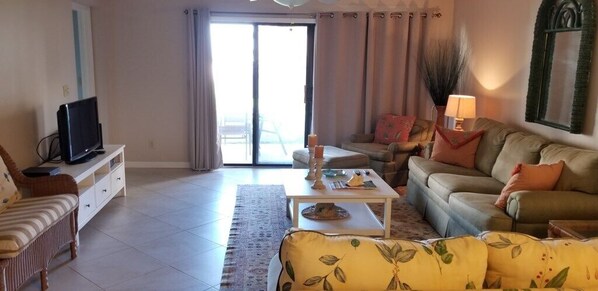 Condo, 2 chambres | Intérieur