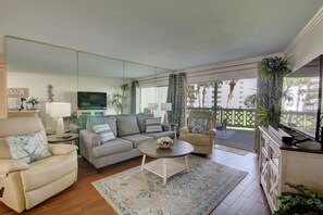 Living area - 225 El Matador 1 Bedroom Condo by RedAwning (Fort Walton Beach)