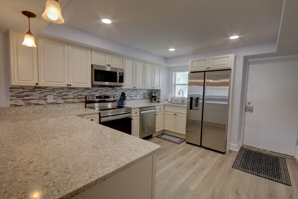 Condo, 2 Bedrooms | Private kitchen | Fridge, oven, coffee/tea maker, toaster - 461 El Matador 2 Bedroom Condo by RedAwning (Fort Walton Beach)