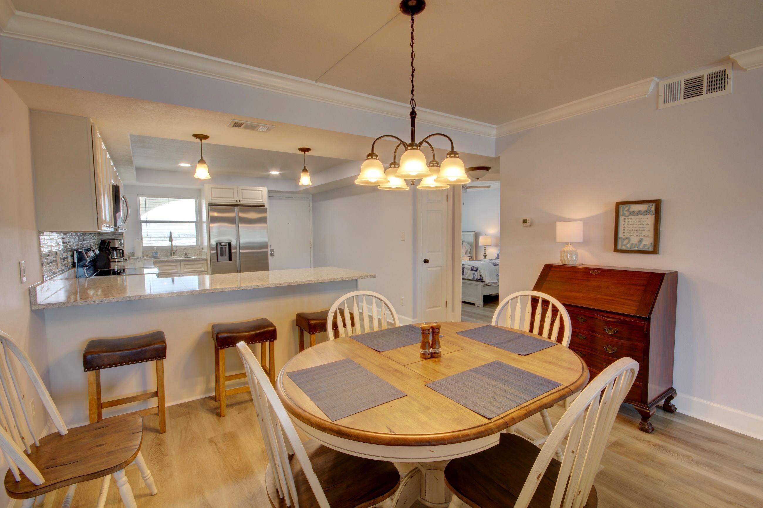 Condo, 2 Bedrooms | Dining - 461 El Matador 2 Bedroom Condo by RedAwning (Fort Walton Beach)