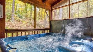 Cabin, 4 Bedrooms | Tab spa tertutup
