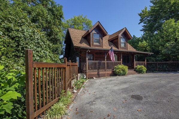 Exterior - Er100 - Making Memories Great Location - Close To Town! 4 Bedroom Cabin by RedAwning (Pigeon Forge)