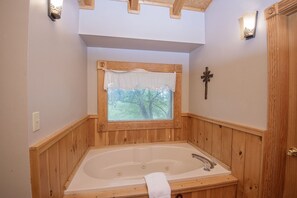 Bathroom - Er100 - Making Memories Great Location - Close To Town! 4 Bedroom Cabin by RedAwning (Pigeon Forge)