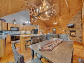 Cabin, 4 Bedrooms | Dining - Er3 - Best Of Both Worlds -great Location-close To Town 4 Bedroom Cabin by RedAwning (Pigeon Forge)