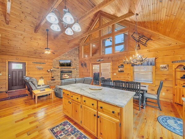Cabin, 4 Bedrooms | Interior - Er3 - Best Of Both Worlds -great Location-close To Town 4 Bedroom Cabin by RedAwning (Pigeon Forge)