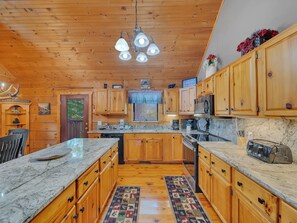 Cabane, 4 chambres | Cuisine privée | Réfrigérateur, four, cafetière/bouilloire, grille-pain