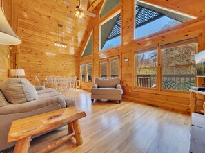 Chalet rustique, 2 chambres | Aire de séjour