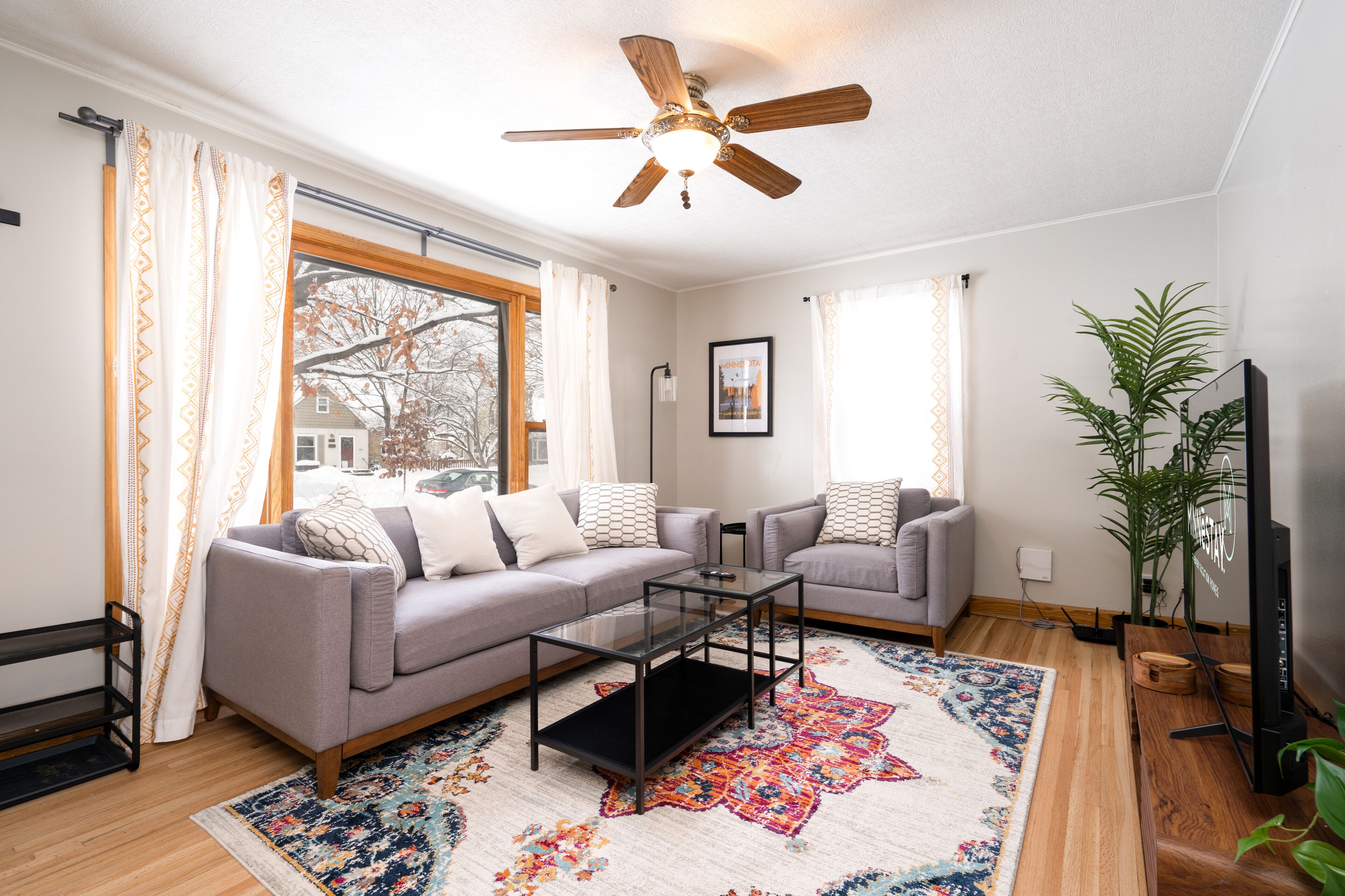 MINNeSTAY* Lake Nokomis Retreat | Cozy | Modern