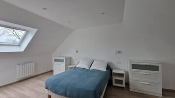 4 bedrooms, travel cot, free WiFi