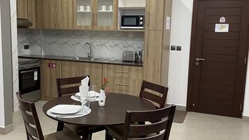 Standard Apartment | Private kitchen | Electric kettle, dining tables