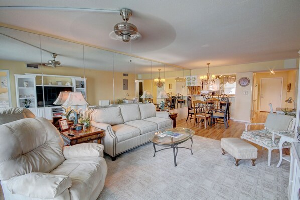 Condo, 2 Bedrooms | Living area