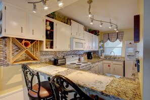 Condo, 2 Bedrooms | Private kitchen