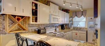 563 El Matador 2 Bedroom Condo by RedAwning