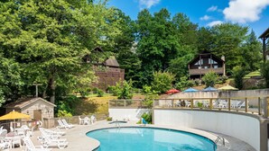 Cabin, 2 Bedrooms | Pool - Er79 - Robyn's Nest - Great Location. Close To All The Action! 2 Bedroom Cabin by RedAwning (Pigeon Forge)