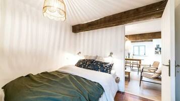 4 slaapkamers, een strijkplank/strijkijzer, gratis wifi