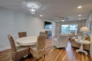 Condo, 2 Bedrooms | Dining - 422 El Matador 2 Bedroom Condo by RedAwning (Fort Walton Beach)