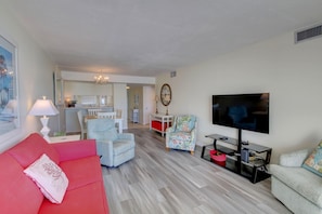 Condo, 2 Bedrooms | Living area