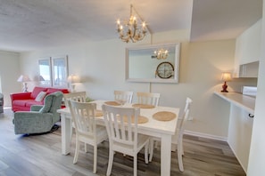 Condo, 2 Bedrooms | Dining