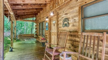 Cabin, 2 Bedrooms | Property grounds