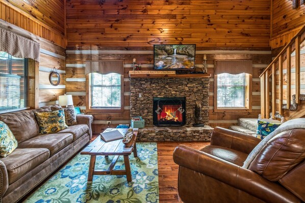 Living area - Er17 - The Perfect Getaway Great Location - Close To Town! 1 Bedroom Cabin by RedAwning (Pigeon Forge)