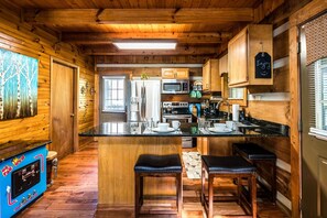 Private kitchen - Er17 - The Perfect Getaway Great Location - Close To Town! 1 Bedroom Cabin by RedAwning (Pigeon Forge)