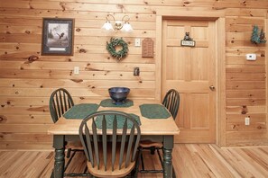 Cabin, 1 Bedroom | In-room dining