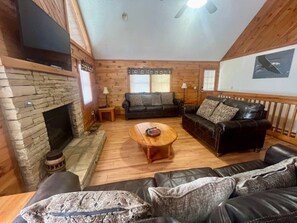 Cabin, 3 Bedrooms | Living area