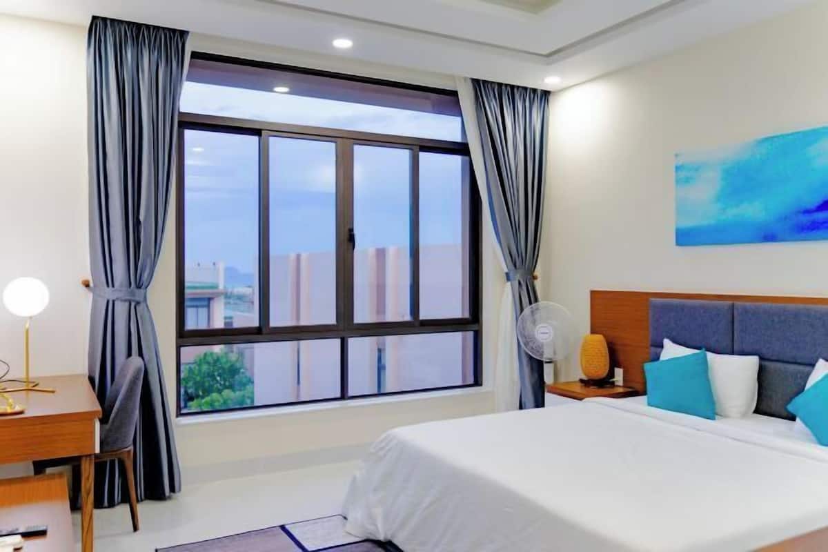 Premium bedding, minibar, desk, laptop workspace