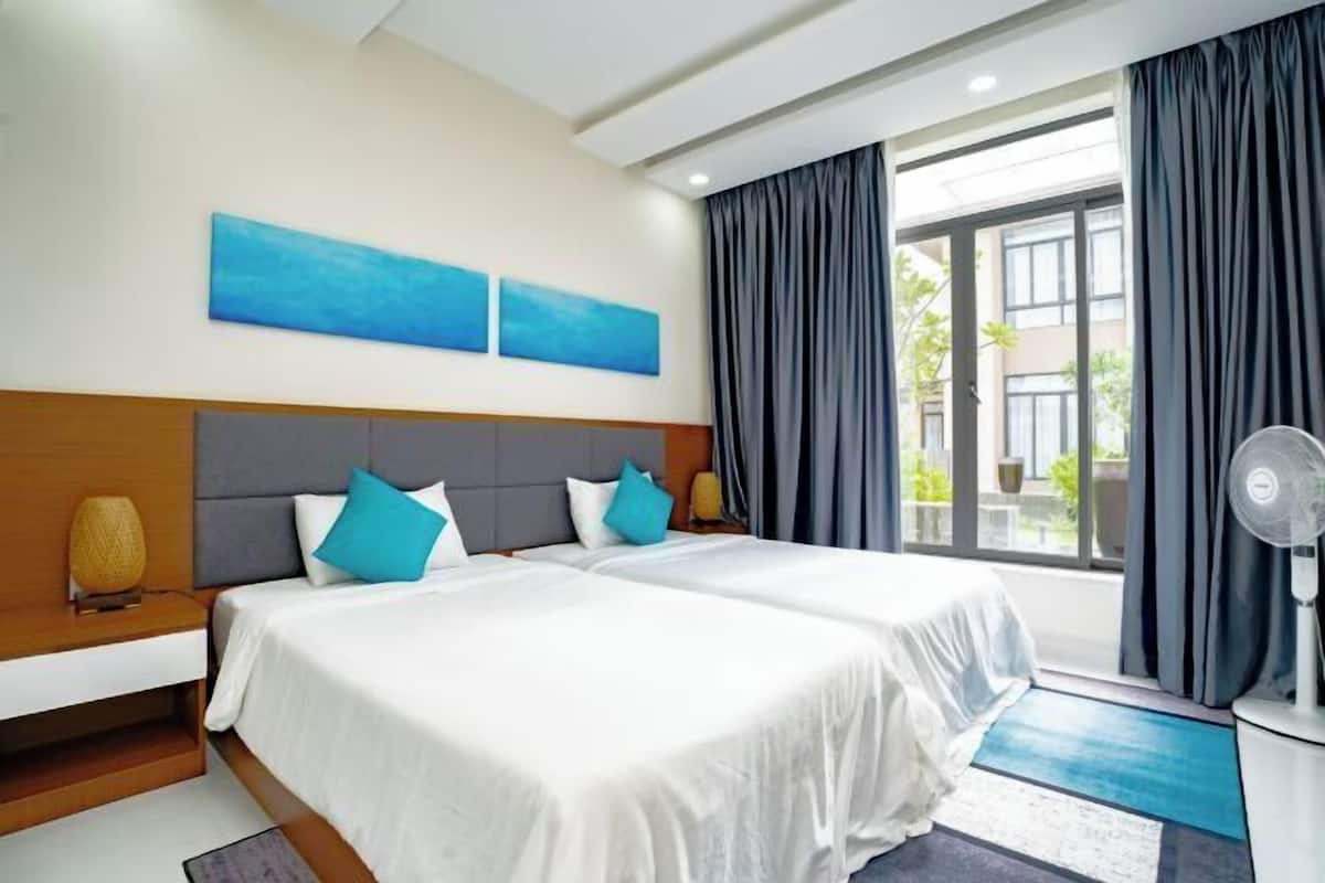 Premium bedding, minibar, desk, laptop workspace