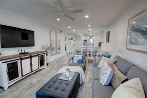 コンドミニアム 2 ベッドルーム | リビング エリア