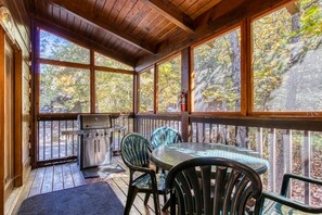 Cabin, 3 Bedrooms | BBQ/picnic Area - Er 256 - Smoky Mountain Top Great Location - Close To Town! 3 Bedroom Cabin by RedAwning (Pigeon Forge)