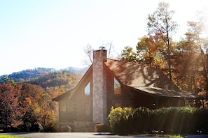 Cabin, 6 Bedrooms | Exterior - Er6 - On Eagles' Wings - Great Location. Close To All The Action! 6 Bedroom Cabin by RedAwning (Pigeon Forge)