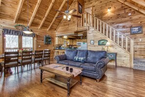 Cabin, 6 Bedrooms | Interior