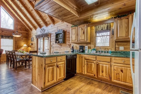 小屋, 6 间卧室 | 私人厨房 | 冰箱、烤箱、茶具/咖啡用具、烤面包机