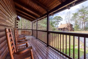 Cabane, 6 chambres | Balcon