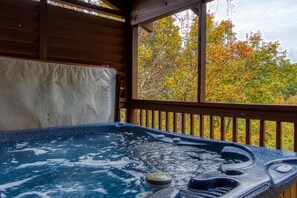 Cabin, 5 Bedrooms | Outdoor spa tub