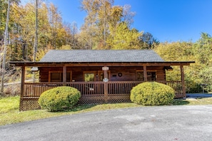 Exterior - Er301 - Eagle's Hideaway - Great Location! Close To All The Action! 2 Bedroom Cabin by RedAwning (Pigeon Forge)