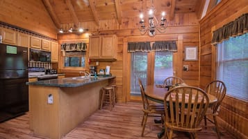 Cabin, 2 Bedrooms | Private kitchen